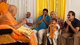 HH Pramukh Swami Maharaj greets devotees with 'Jai Swaminarayan'