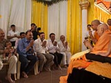 HH Pramukh Swami Maharaj greets devotees with 'Jai Swaminarayan'
