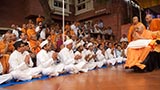 Devotees doing darshan of Swamishri
