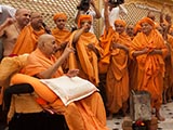 Swamishri and sadhus remembering the divine work of Shastriji Maharaj
