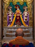 Swamishri engrossed in darshan