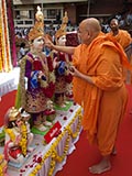  Pujya Ishwarcharan Swami performs pujan of murtis
