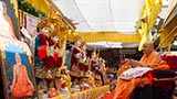  Swamishri performs pratishtha arti