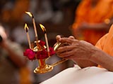  Swamishri performs pratishtha arti