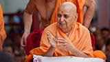 Swamishri blesses devotees