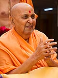  Swamishri blesses devotees from Sankari