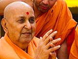  Swamishri blesses devotees