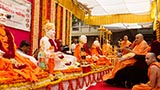  Swamishri performs pratishtha arti