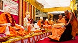  Swamishri performs pratishtha arti