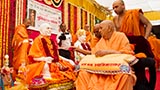  Swamishri performs pujan of murtis
