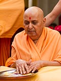  Swamishri sanctifies yantras to be place beneath the murtis