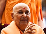  Swamishri greets devotees with 'Jai Swaminarayan'