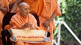  Swamishri blesses sadhus