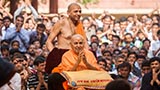  Swamishri greets devotees with 'Jai Swaminarayan'