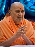  Swamishri engrossed in darshan