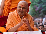 Swamishri in a divine, jovial mood