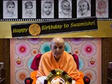  Swamishri performs his morning puja