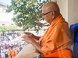  Swamishri blesses devotees