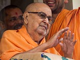  Swamishri blesses devotees