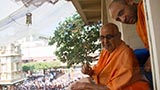  Swamishri blesses devotees
