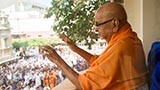  Swamishri blesses devotees