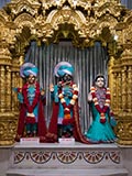  Shri Harikrishna Maharaj and Shri Radha-Krishna 
