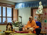  Swamishri performs his morning puja