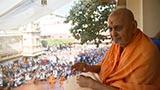  Swamishri blesses all