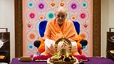  Swamishri performs his morning puja