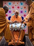  Senior sadhus honor Swamishri with garlands