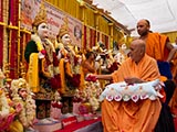  Swamishri performs pujan of murtis