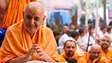  Swamishri blesses devotees