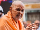  Swamishri blesses devotees