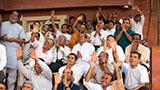  Devotees hail Bhagwan Swaminarayan and the Guru Parampara
