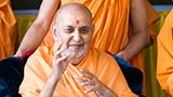  HH Pramukh Swami Maharaj arrives for Thakorji's darshan at 11.13 am