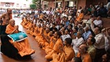  Devotees doing darshan of Swamishri