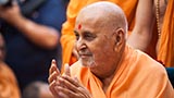  Swamishri blesses devotees