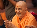  Swamishri blesses devotees