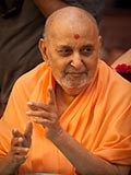 Swamishri blesses students