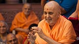  Swamishri blesses devotees