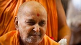  Swamishri greets devotees with 'Jai Swaminarayan'