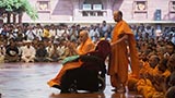  Swamishri greets devotees with 'Jai Swaminarayan'