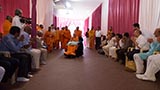  HH Pramukh Swami Maharaj arrives for darshan at 10.39 am