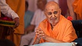  Swamishri blesses students