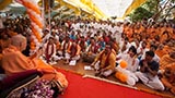Devotees doing darshan of Swamishri