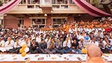  Devotees doing darshan of Swamishri