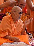  Swamishri blesses sadhus