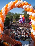  Devotees doing darshan of Swamishri