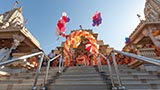  Swamishri greets devotees with 'Jai Swaminarayan'