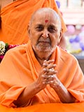  Swamishri engrossed in darshan